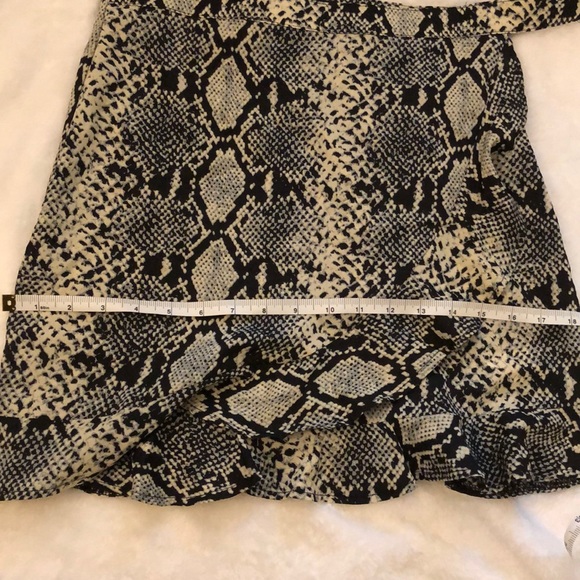 Black/gray snake print wrap skirt from Nasty Gal. - Picture 11 of 11
